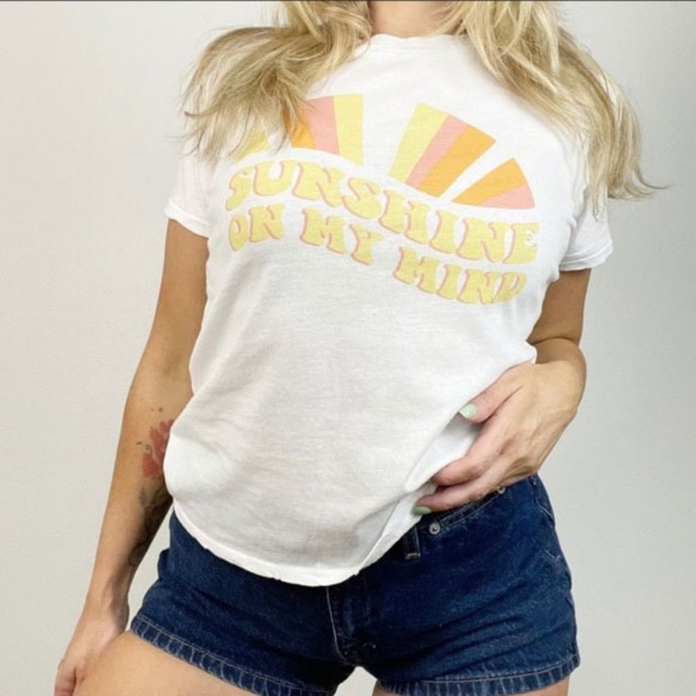 Wildfox White Sunshine On My Mind Graphic Tee Soft Relaxed Fit Size Medium